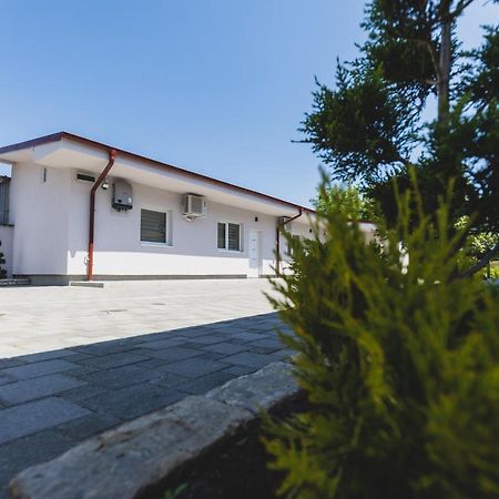 Alfa Apartmani Subotica Buitenkant foto