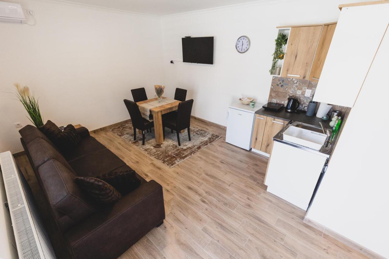 Alfa Apartmani Subotica Buitenkant foto